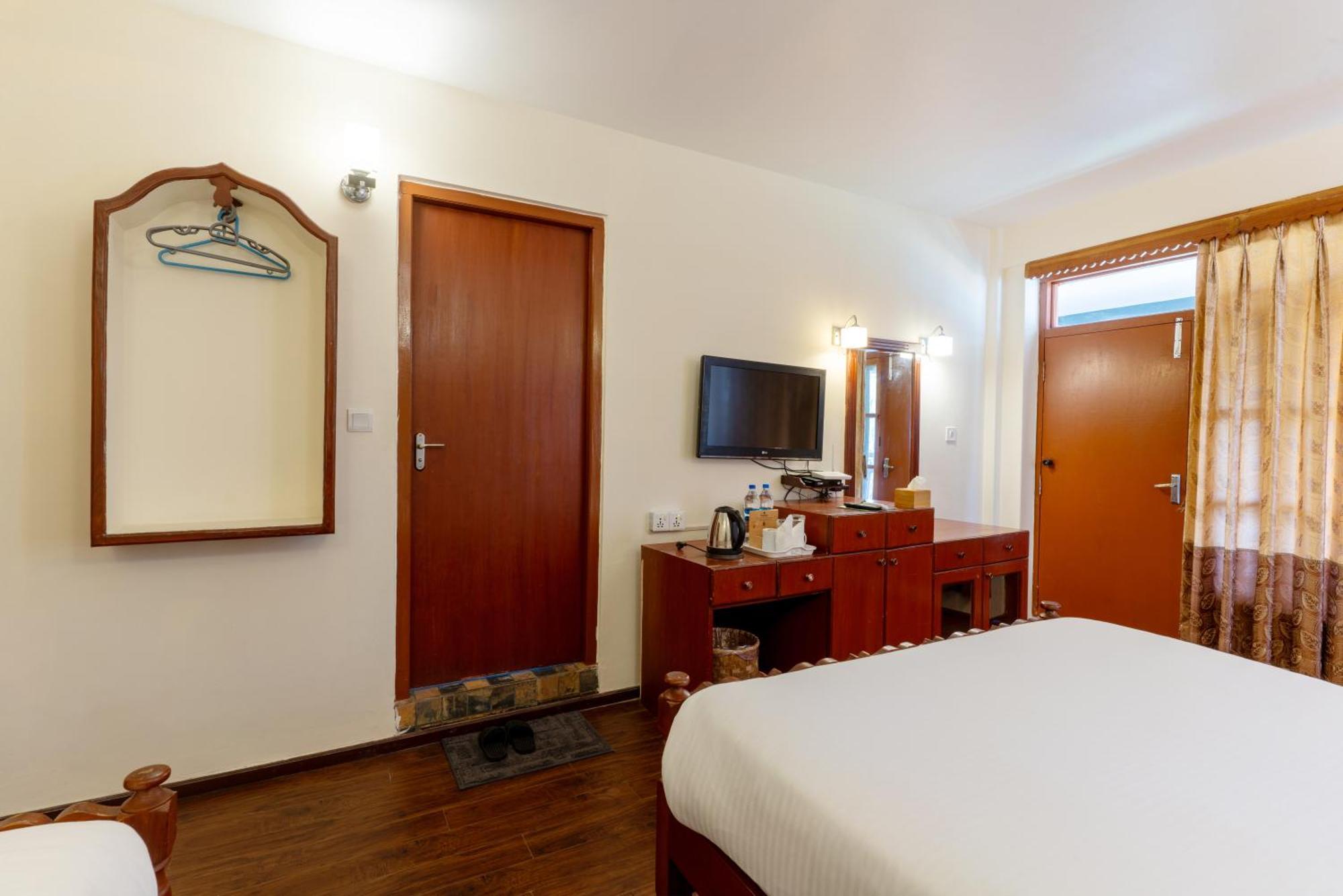 Lake View Resort Pokhara Exterior photo